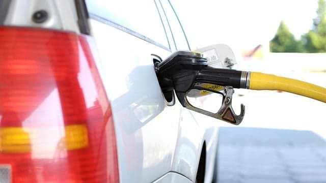 Gasolina com desconto em BH no Dia Livre de Impostos