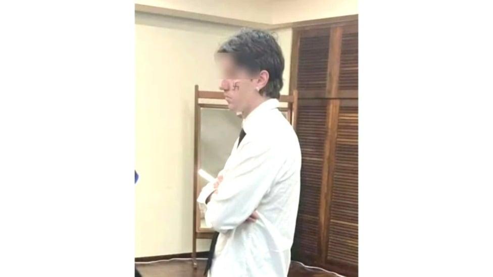 Universidade impede aluno com tatuagem nazista de colar grau 